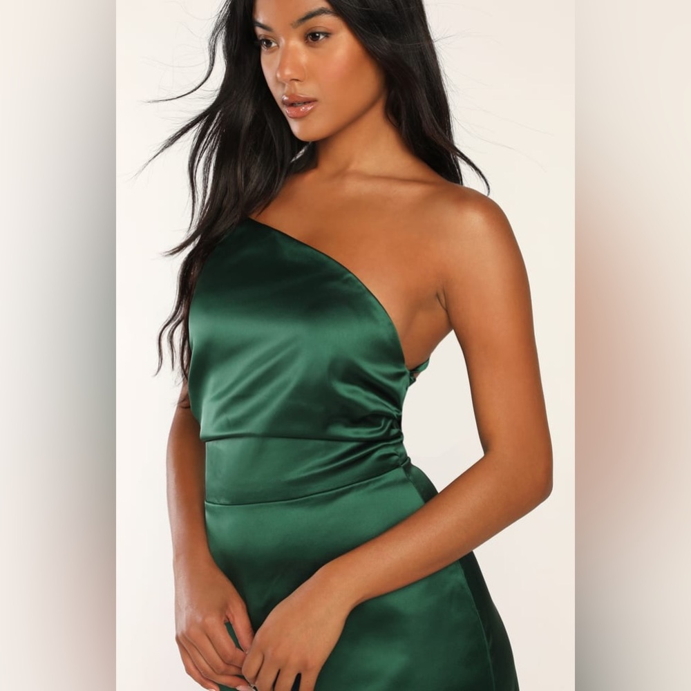 LULU’S ONE SHOULDER LACE UP MIDI DRESS NWT - Picture 3 of 10
